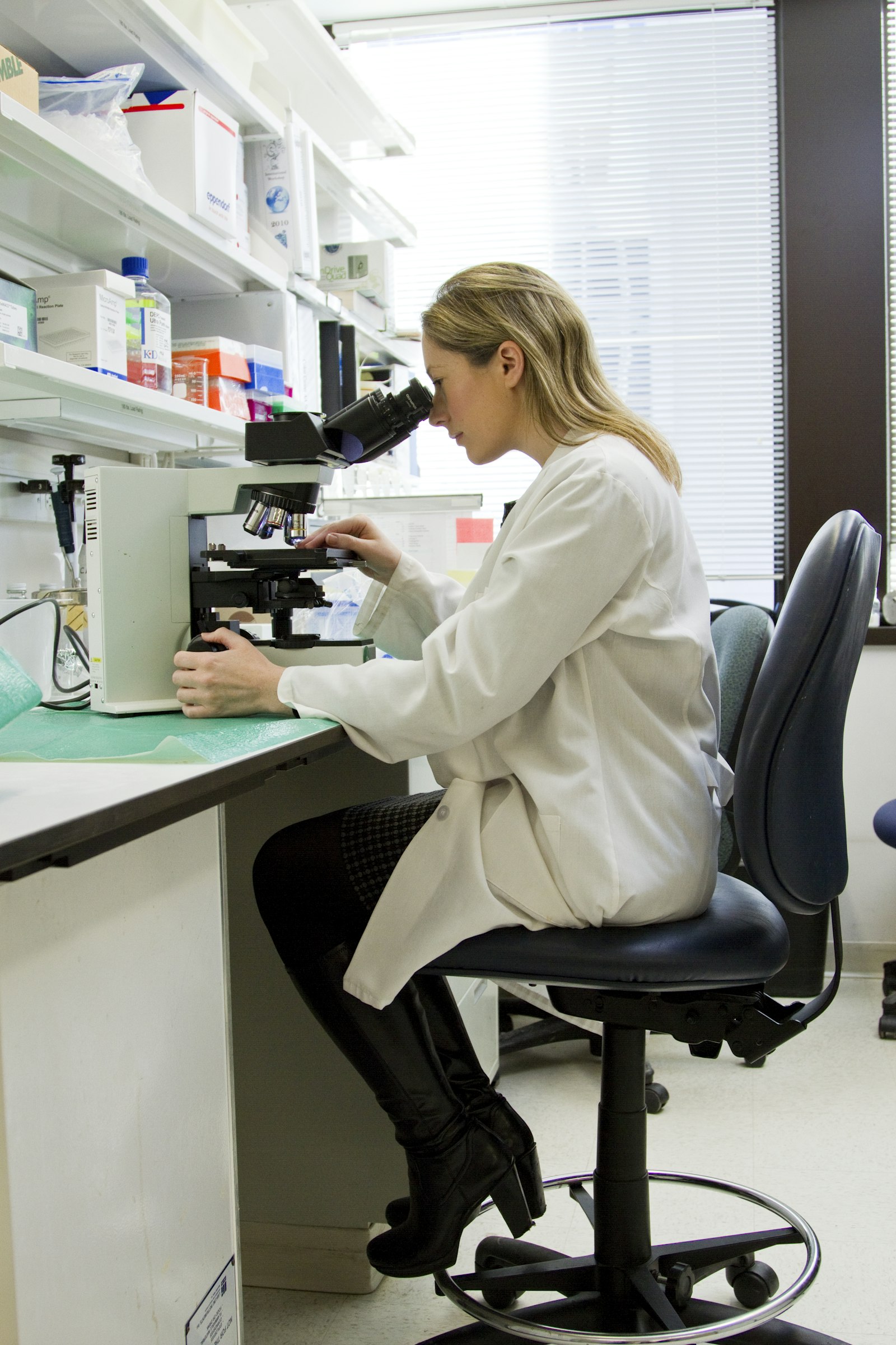 Equipo VitalPeptides en laboratorio